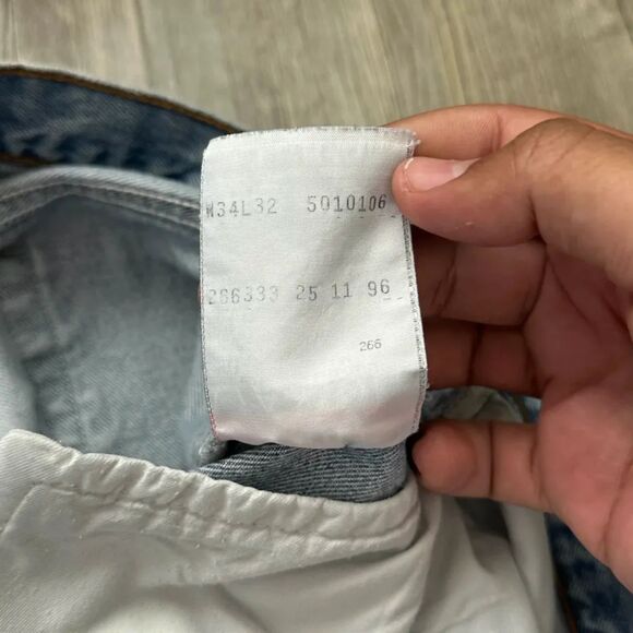Vintage 90s Levi's 501XX Red Tab Denim Jeans Size 34X32 - Picture 6 of 6